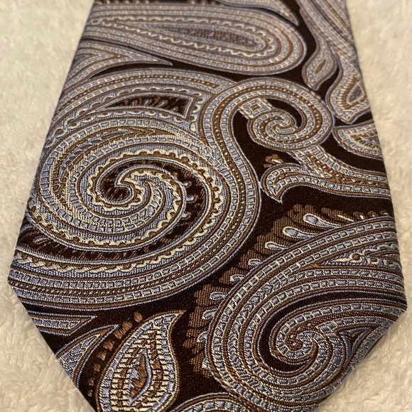 Brand New Super Stylish Tie By MICHAEL KORS - Picture 2 of 4